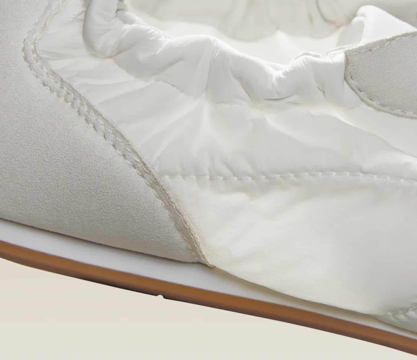 雕塑感十足的再生尼龍鞋面 